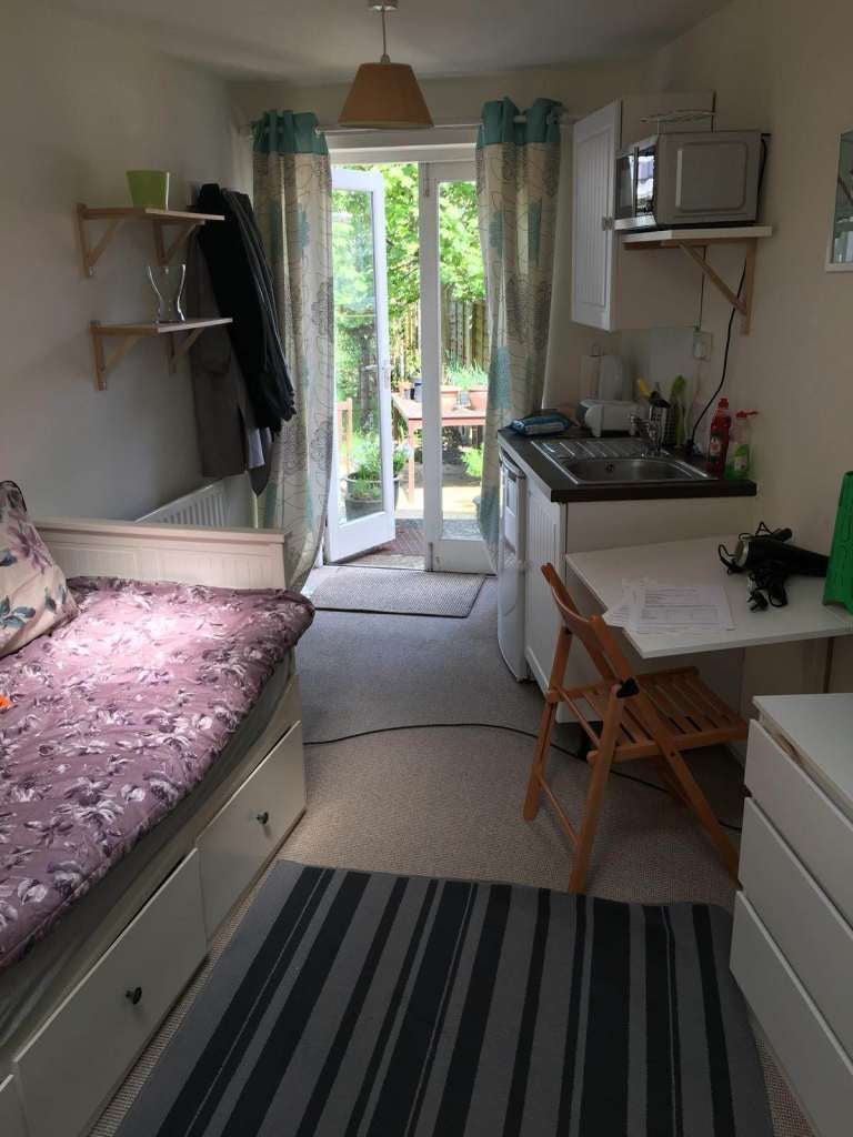 Flat Abney Avenue in Albrighton