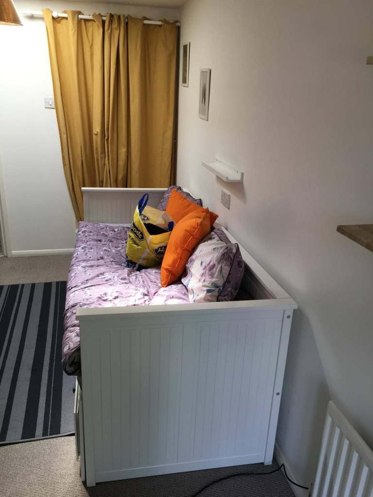 Flat Abney Avenue in Albrighton