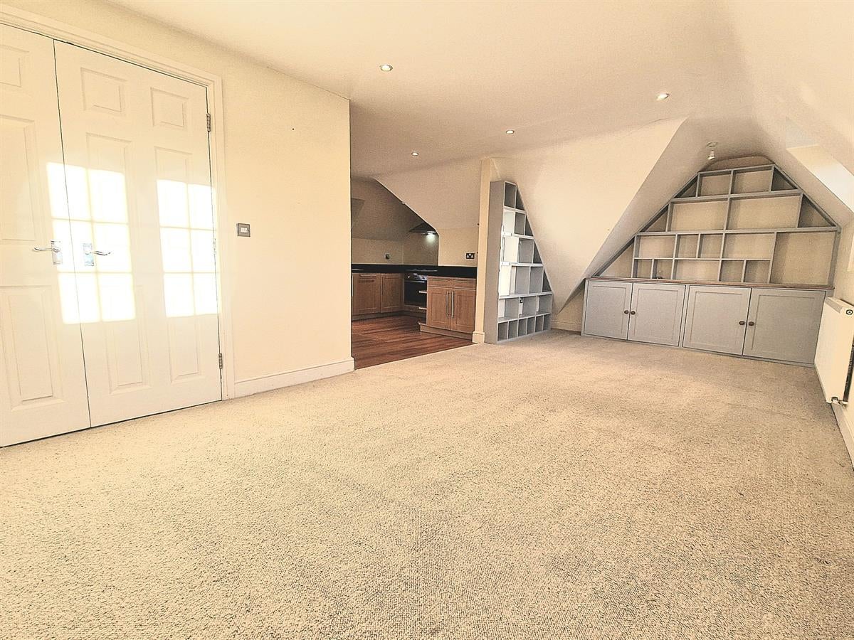 Flat Tilford Road in Waverley