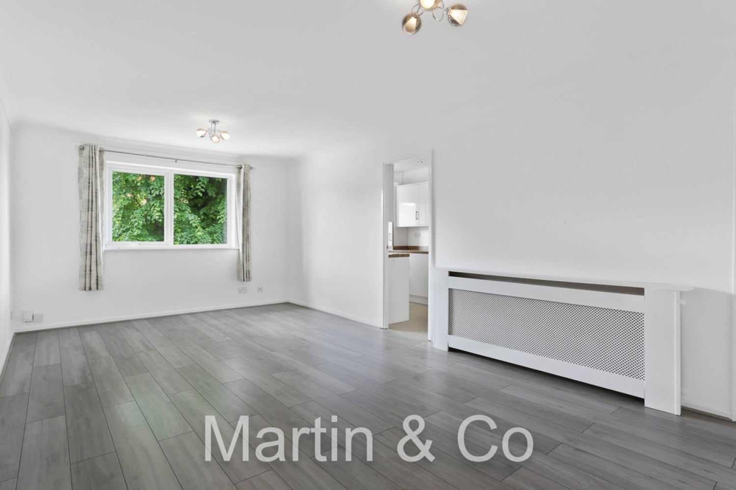 Flat Benhill Road in Greater London