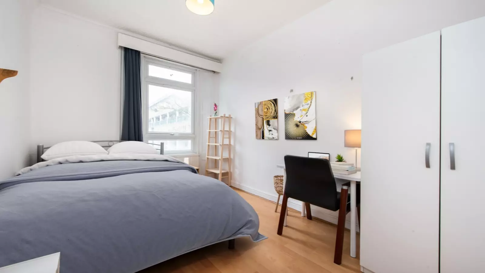 Flat St Martin's Close in Greater London