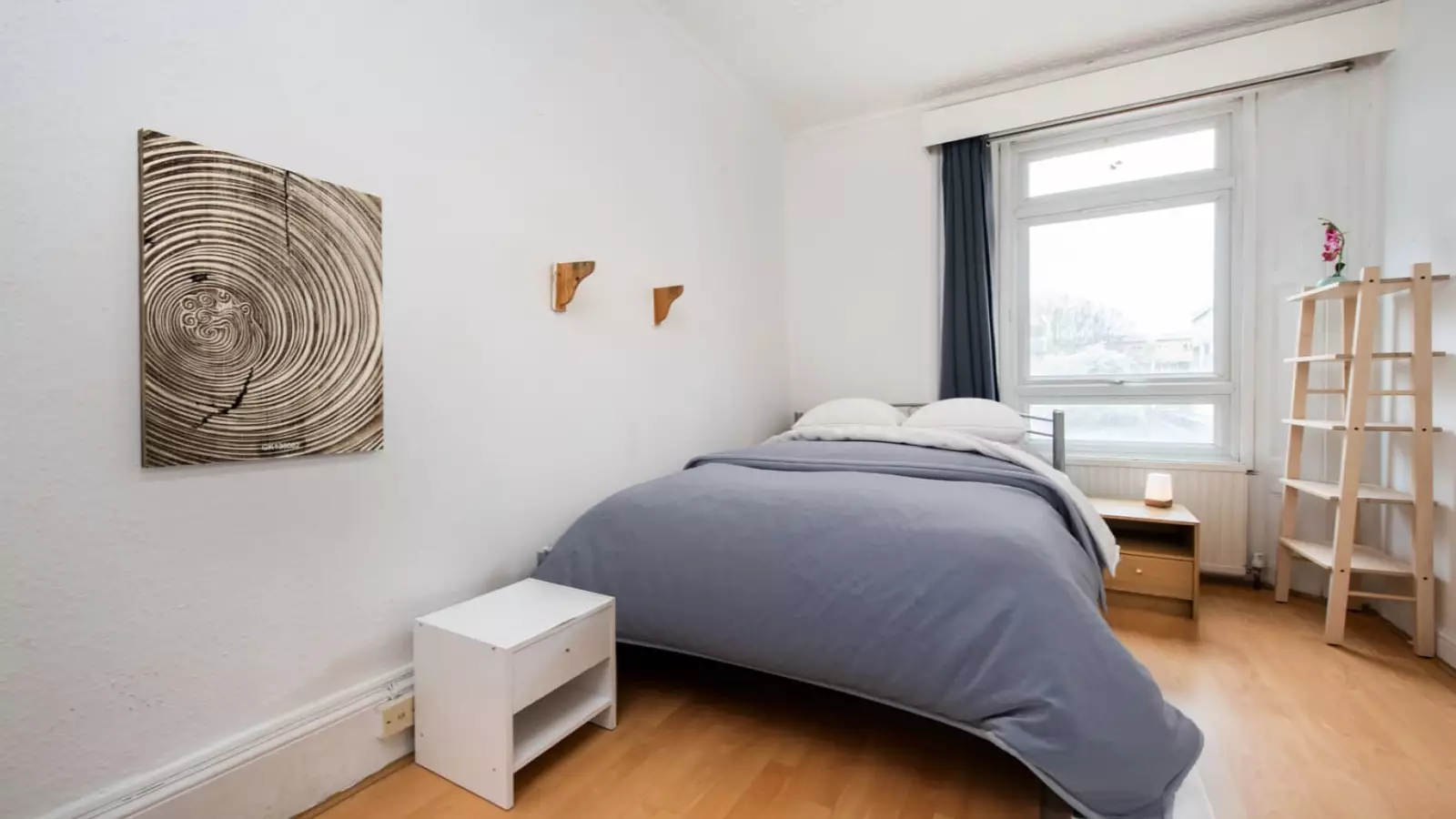 Flat St Martin's Close in Greater London