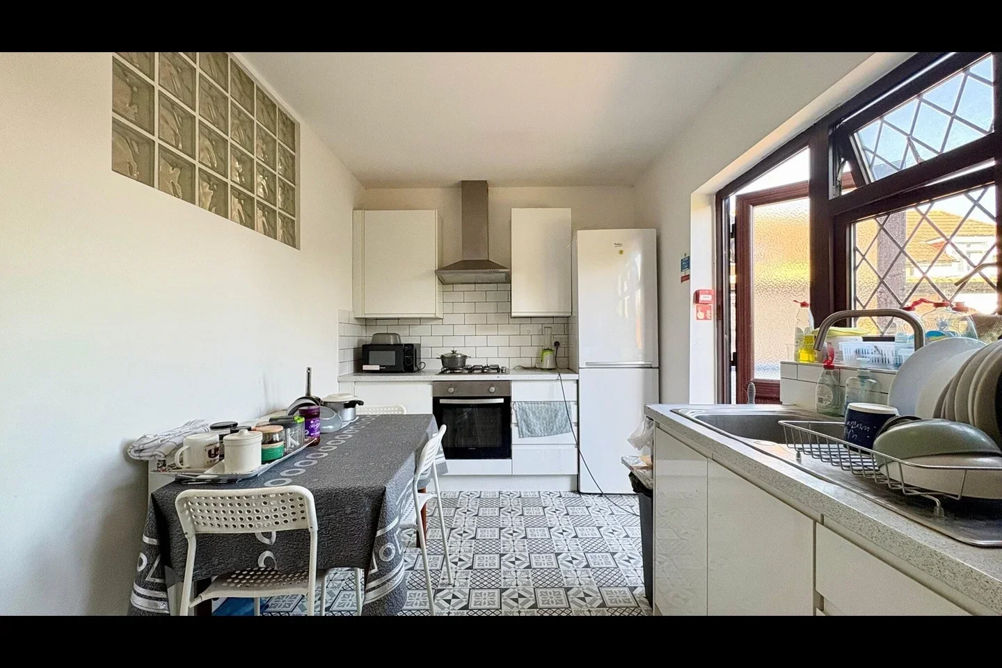 Room Garratt Road in Greater London