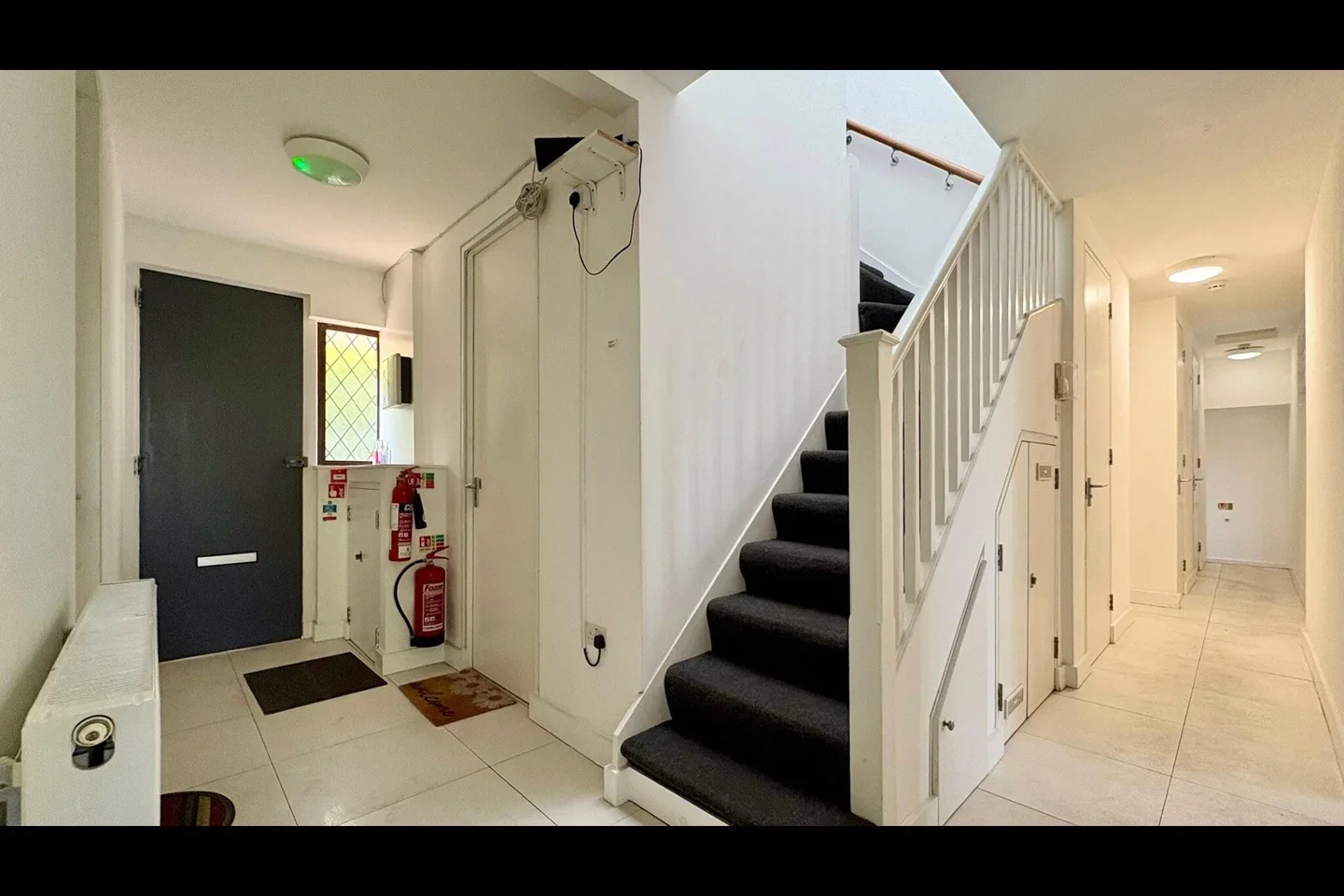 Room Garratt Road in Greater London