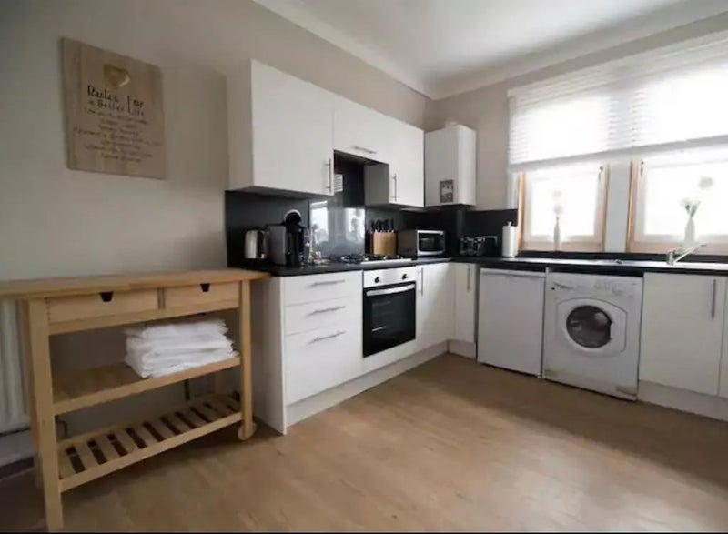 Room Falcon Avenue in City of Edinburgh