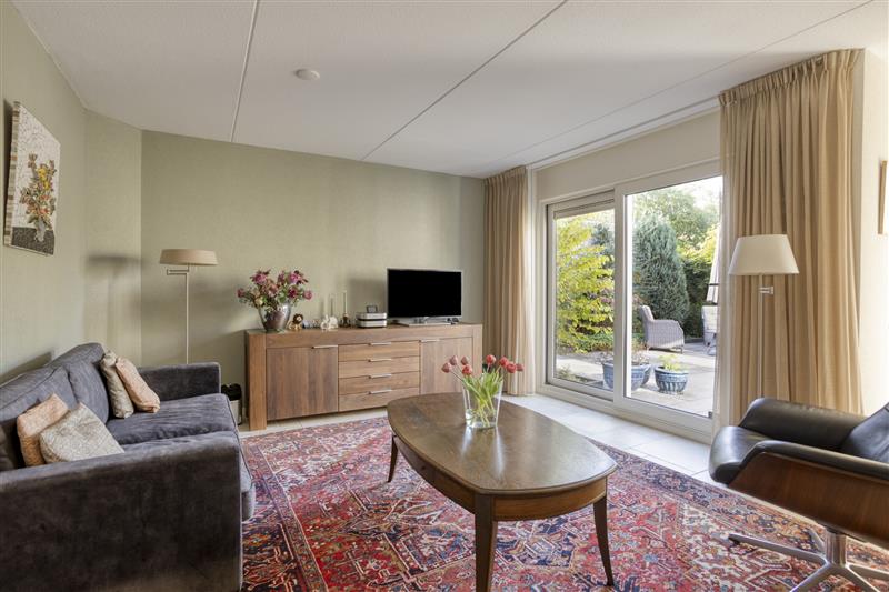 Tussenwoning te koop: Asterstraat 11, Almere