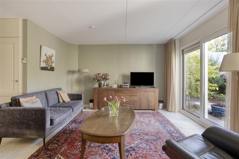 Tussenwoning te koop: Asterstraat 11, Almere