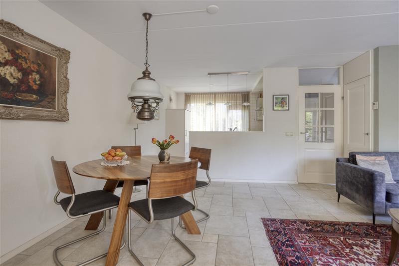 Tussenwoning te koop: Asterstraat 11, Almere