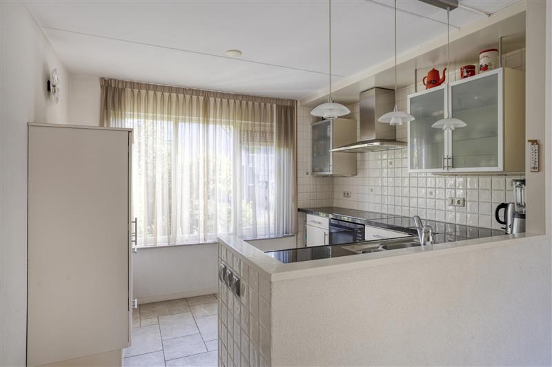 Tussenwoning te koop: Asterstraat 11, Almere