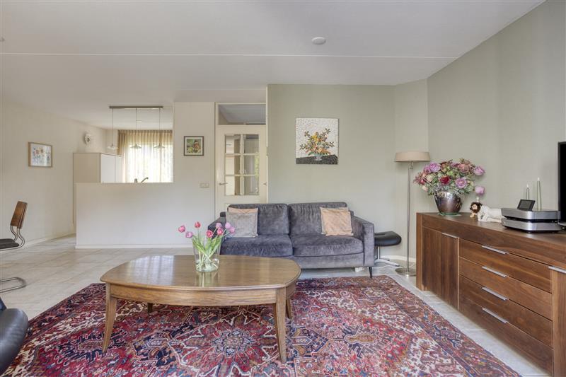 Tussenwoning te koop: Asterstraat 11, Almere
