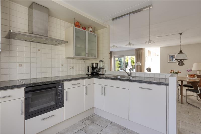 Tussenwoning te koop: Asterstraat 11, Almere