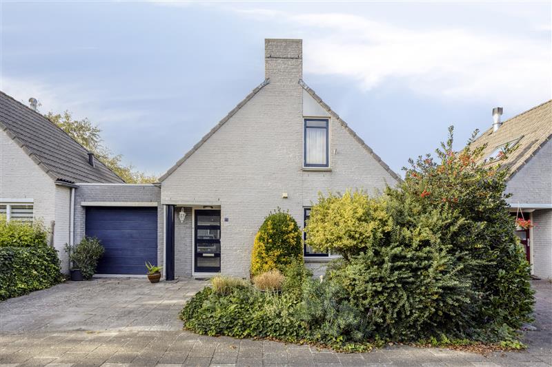Tussenwoning te koop: Asterstraat 11, Almere