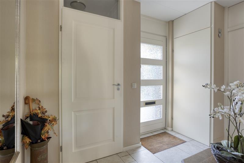 Tussenwoning te koop: Asterstraat 11, Almere