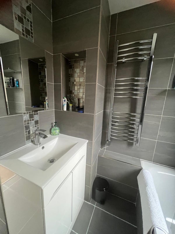 Room Mazenod Avenue in Greater London