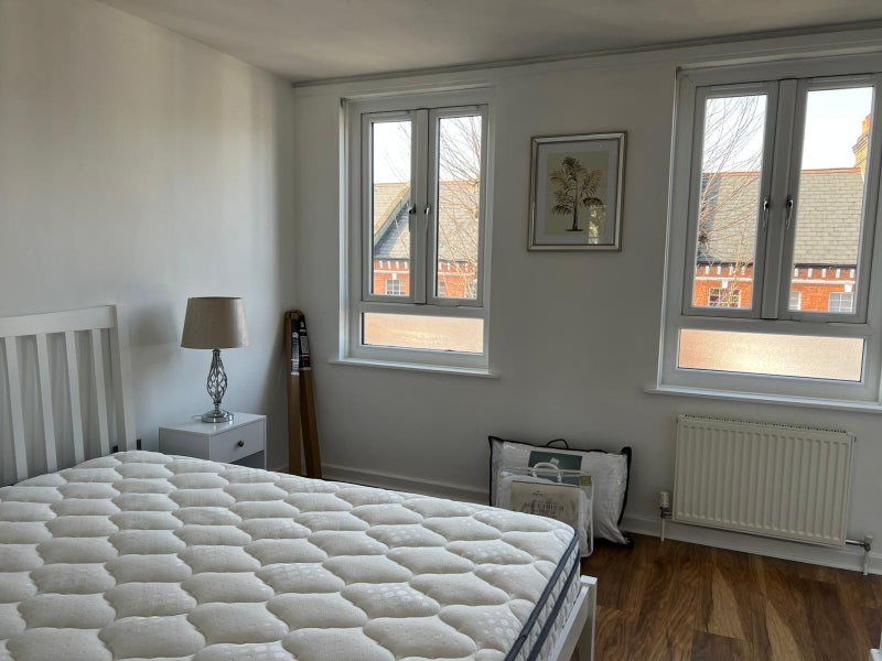Room Mazenod Avenue in Greater London