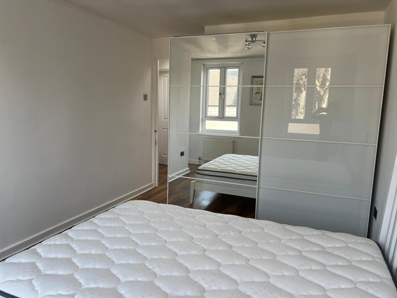 Room Mazenod Avenue in Greater London