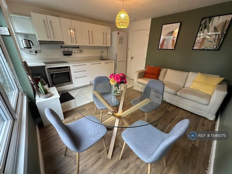 Room Exhibition Close in Greater London
