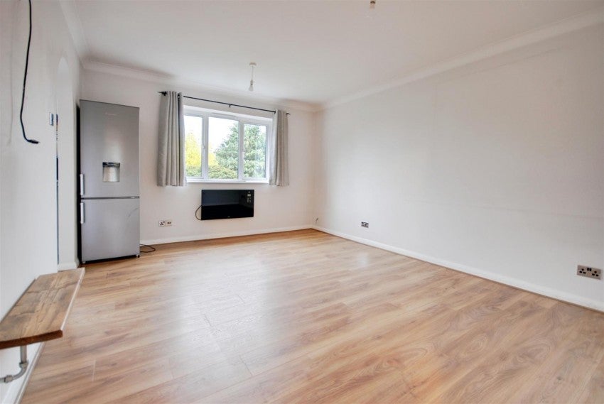 Flat Crown Rise in Watford
