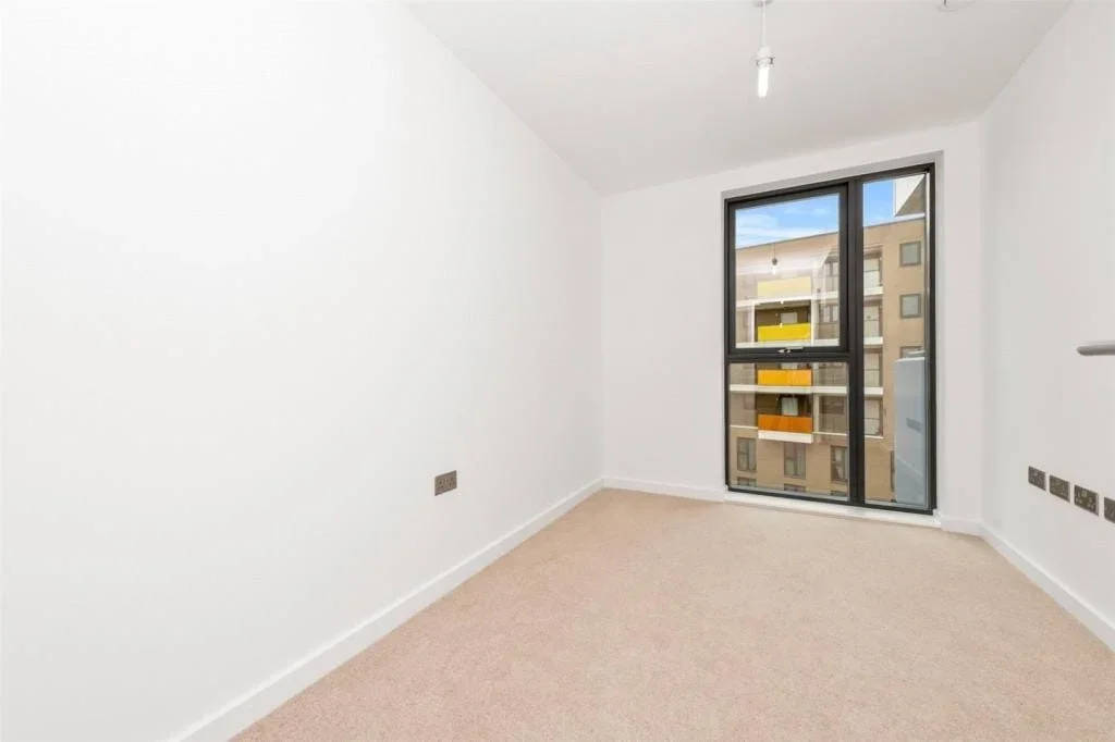 Flat Larkwood Avenue in Greater London