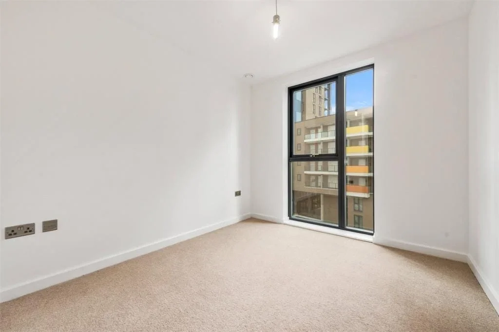 Flat Larkwood Avenue in Greater London