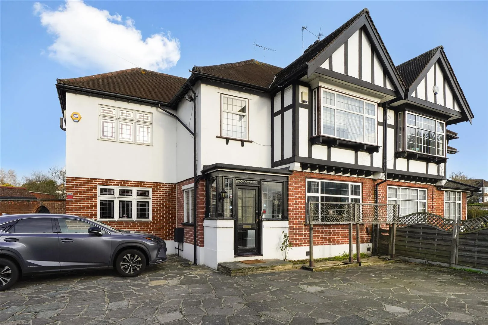 Flat Hill Road in Greater London
