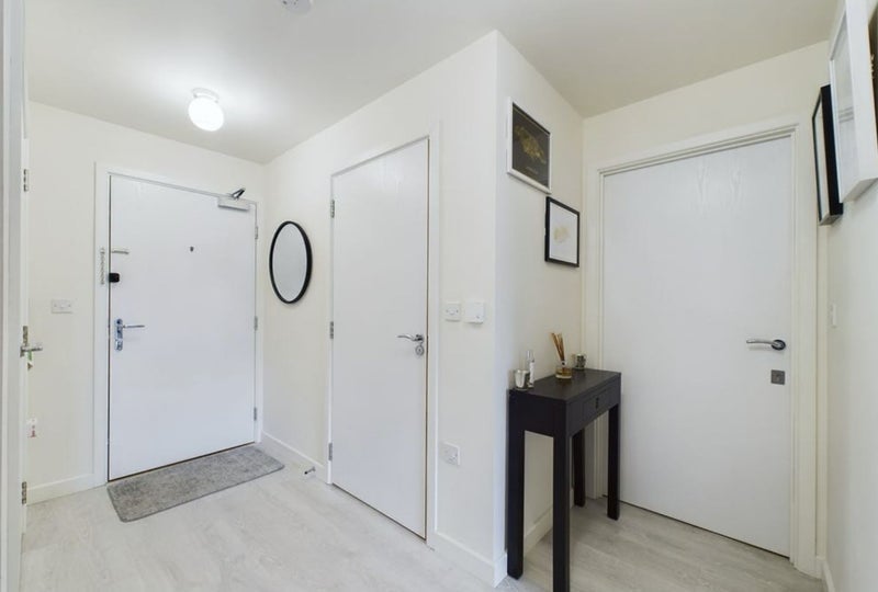 Flat Hargrave Drive in Greater London