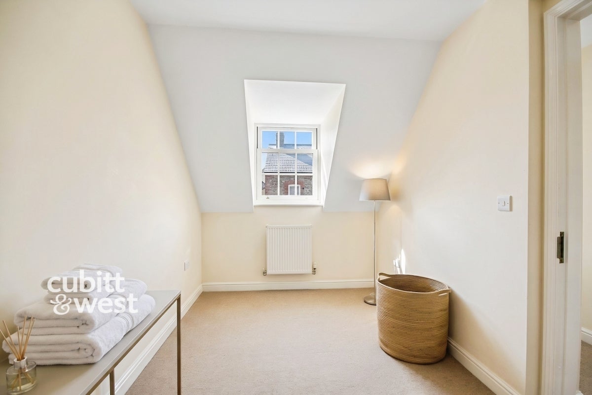 Room Wheatcroft Grove in Rainham