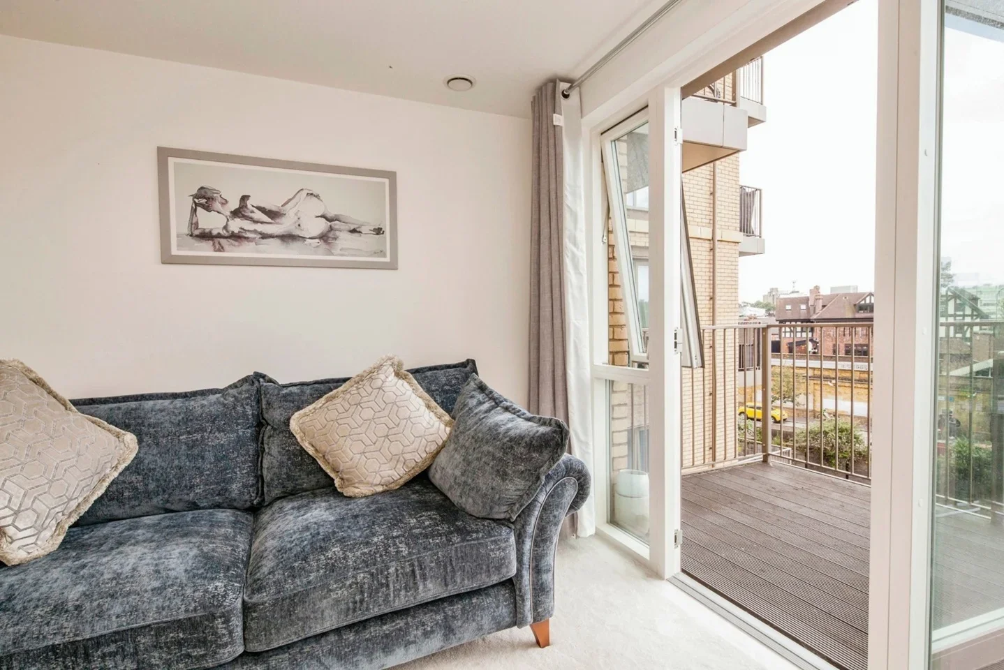 Flat Adenmore Road in Greater London