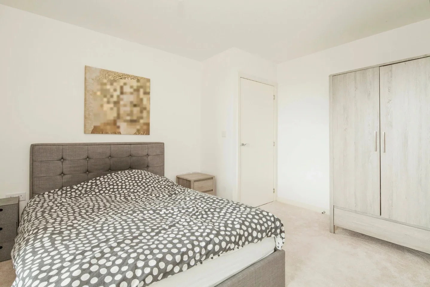 Flat Adenmore Road in Greater London