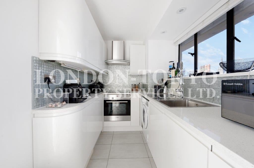 Flat Wellesley Court in City of Westminster