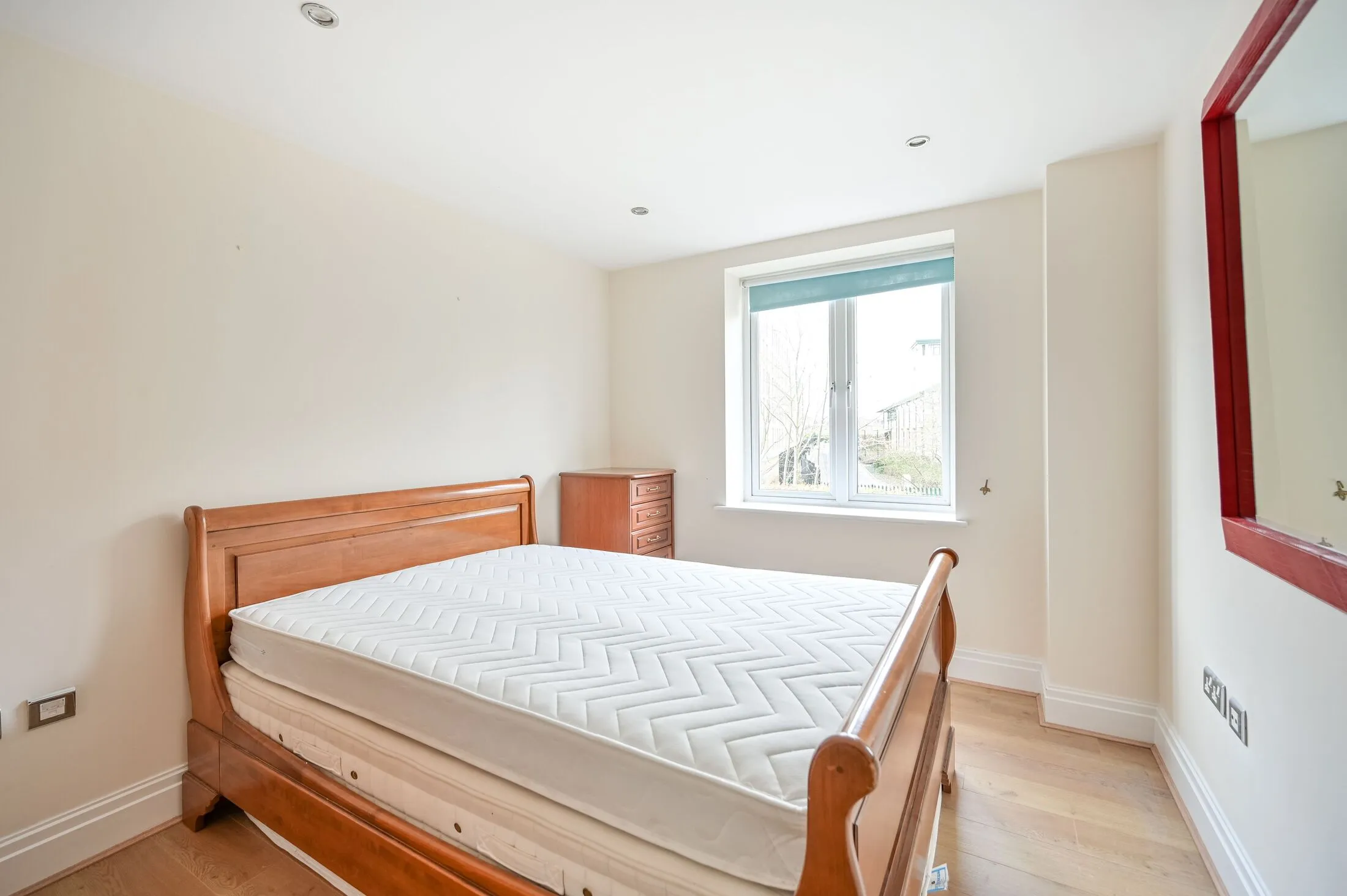 Flat Strand Drive in Greater London