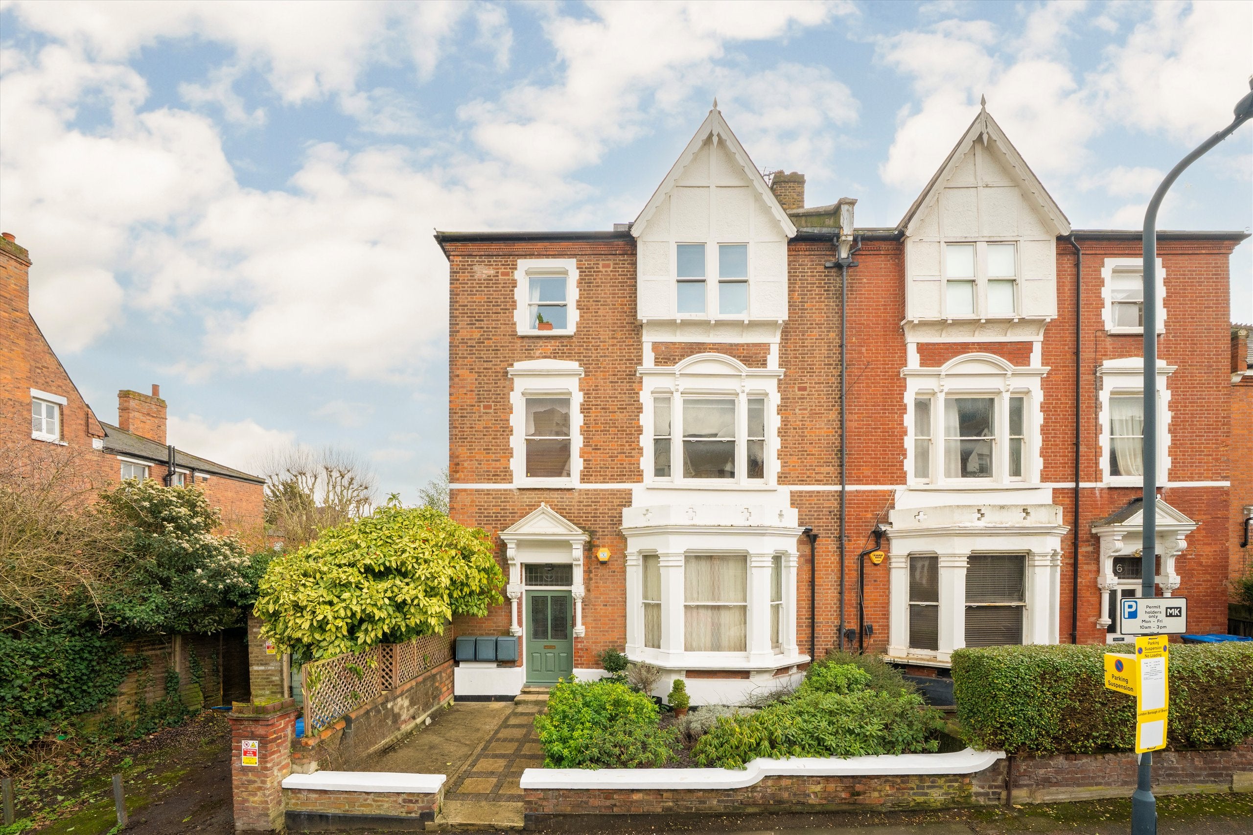 Flat Exeter Road in Greater London
