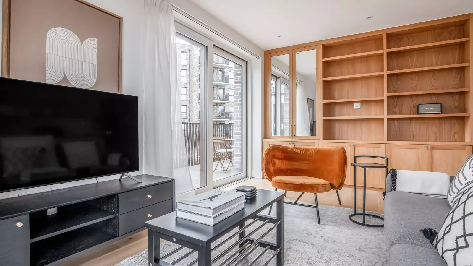 Flat Milcote Street in Greater London