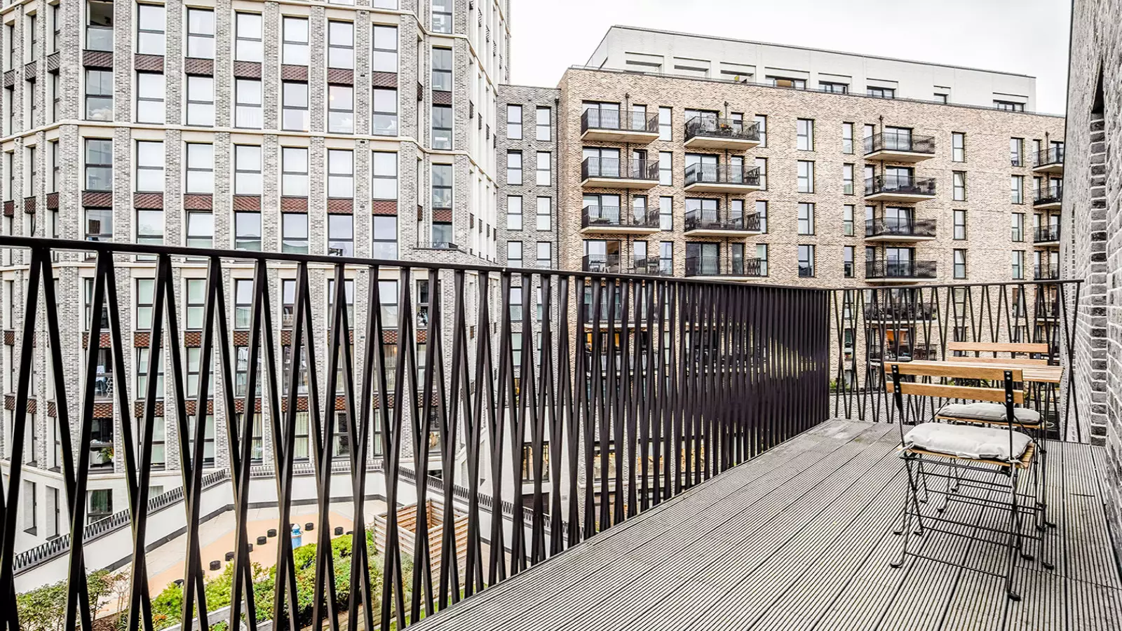 Flat Milcote Street in Greater London