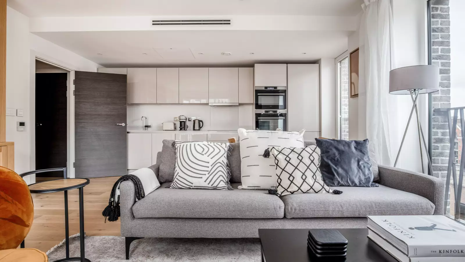 Flat Milcote Street in Greater London