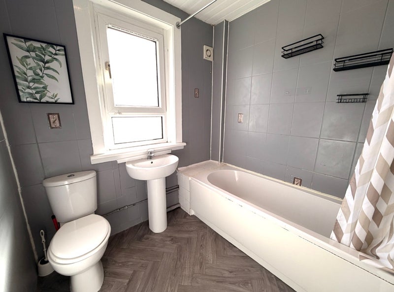 Room Broomfield Road in Glasgow