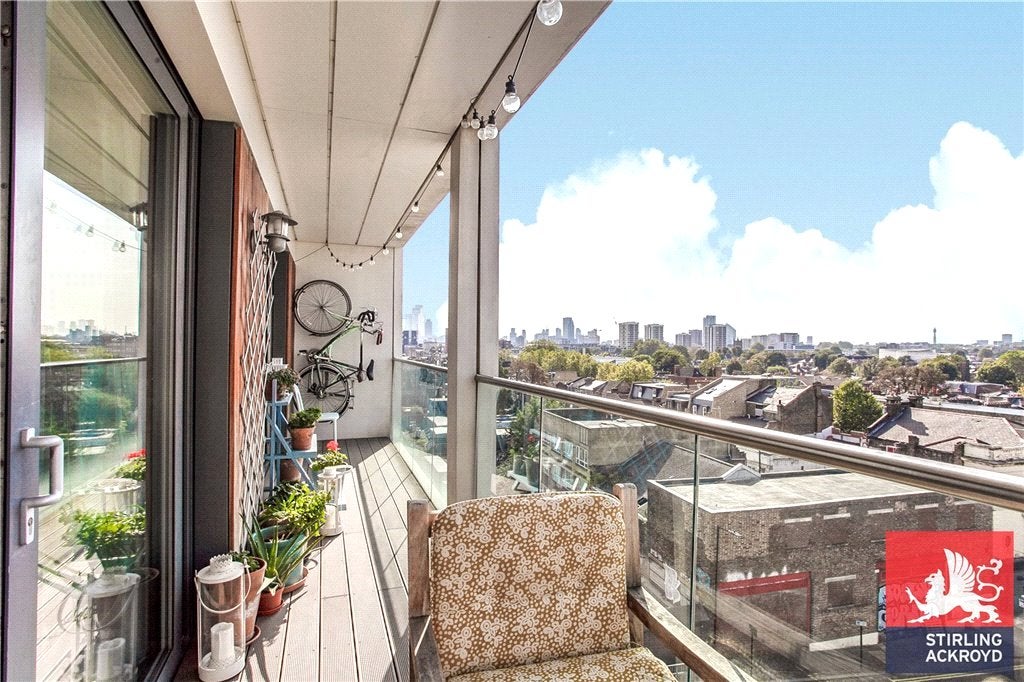 Flat Roseberry Place in Greater London