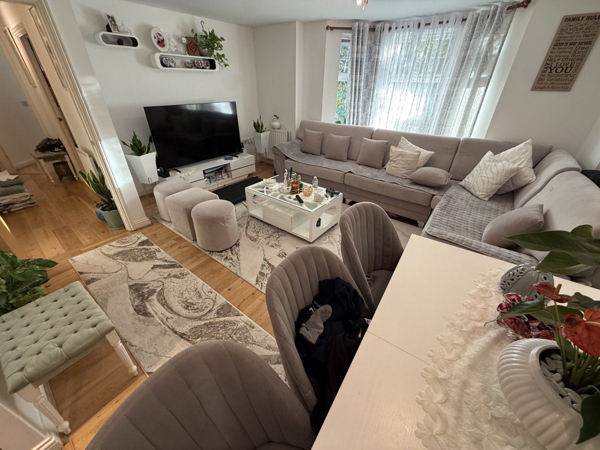 Flat Buttery Mews in Greater London