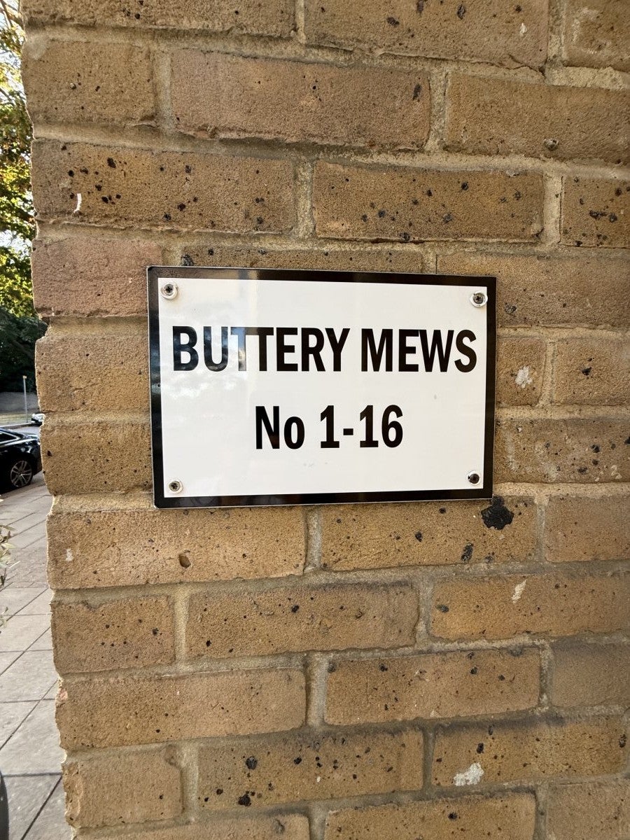 Flat Buttery Mews in Greater London