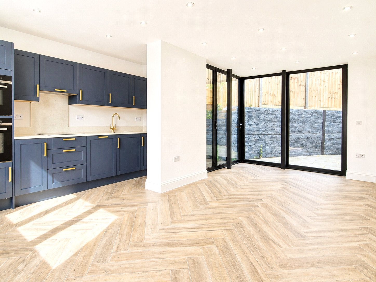 House Mays Lane in Greater London