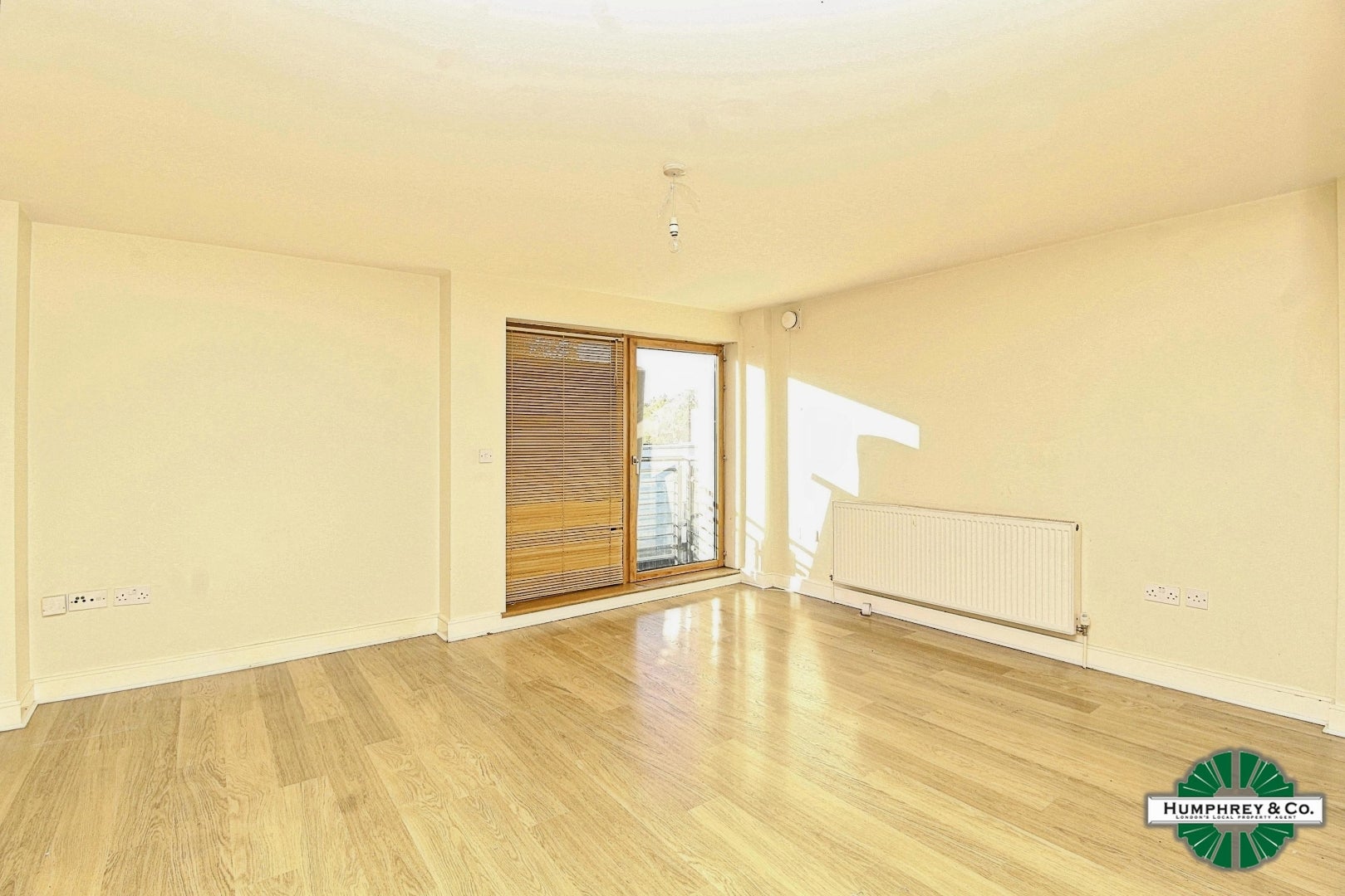 Flat Hainault Street in Greater London