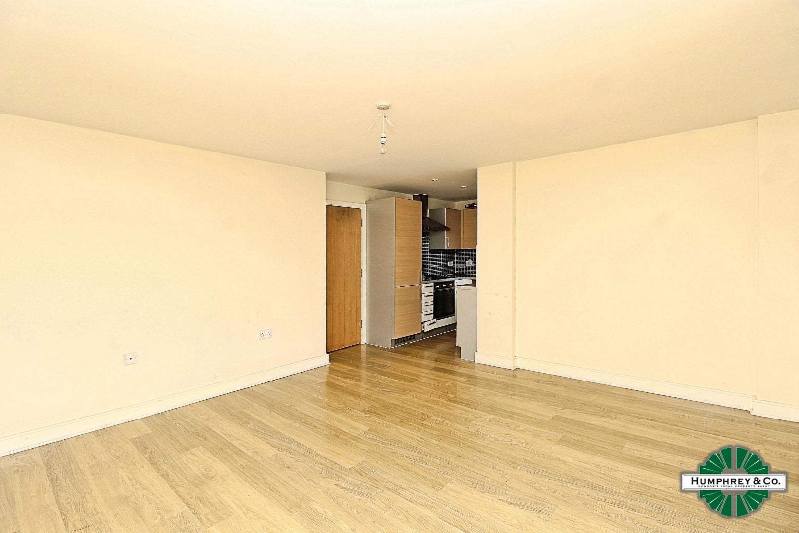 Flat Hainault Street in Greater London
