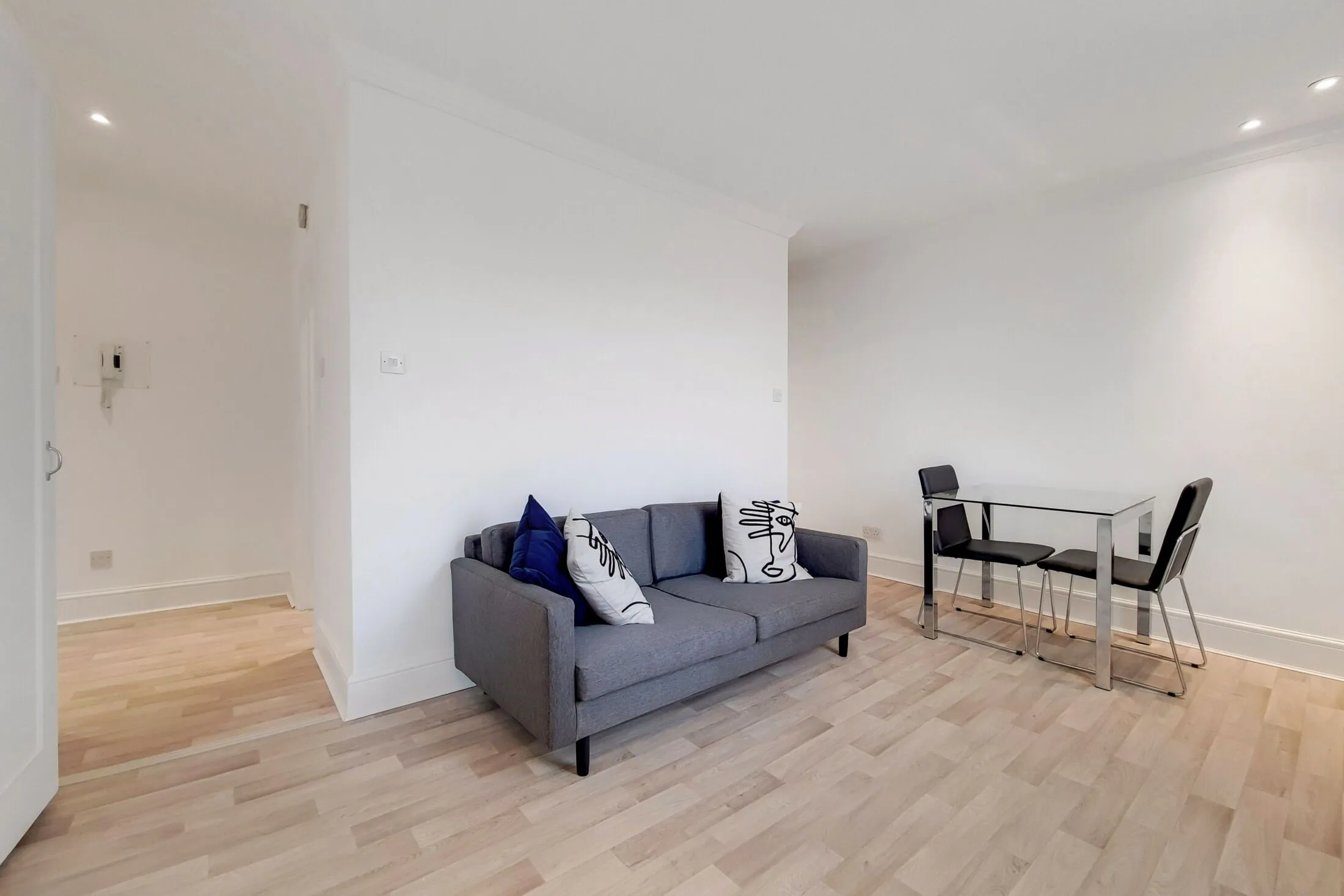 Flat Cranley Mews in Greater London