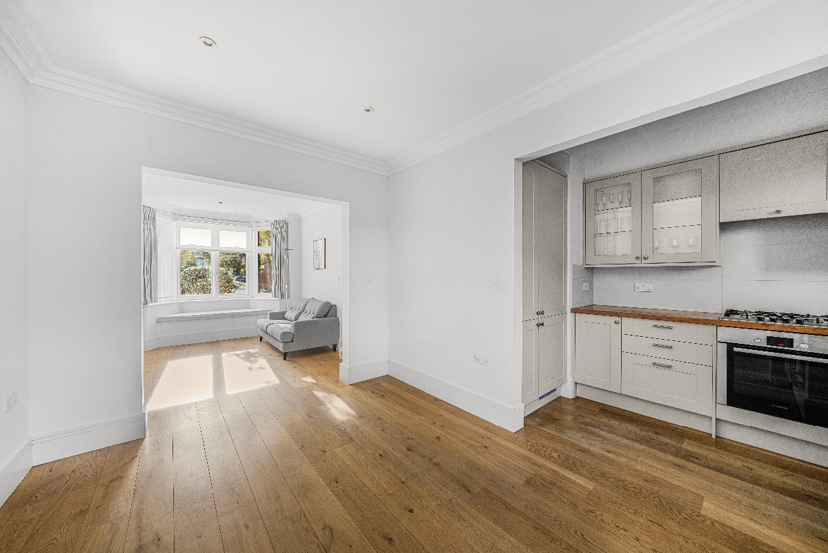House Rosslyn Avenue in Greater London