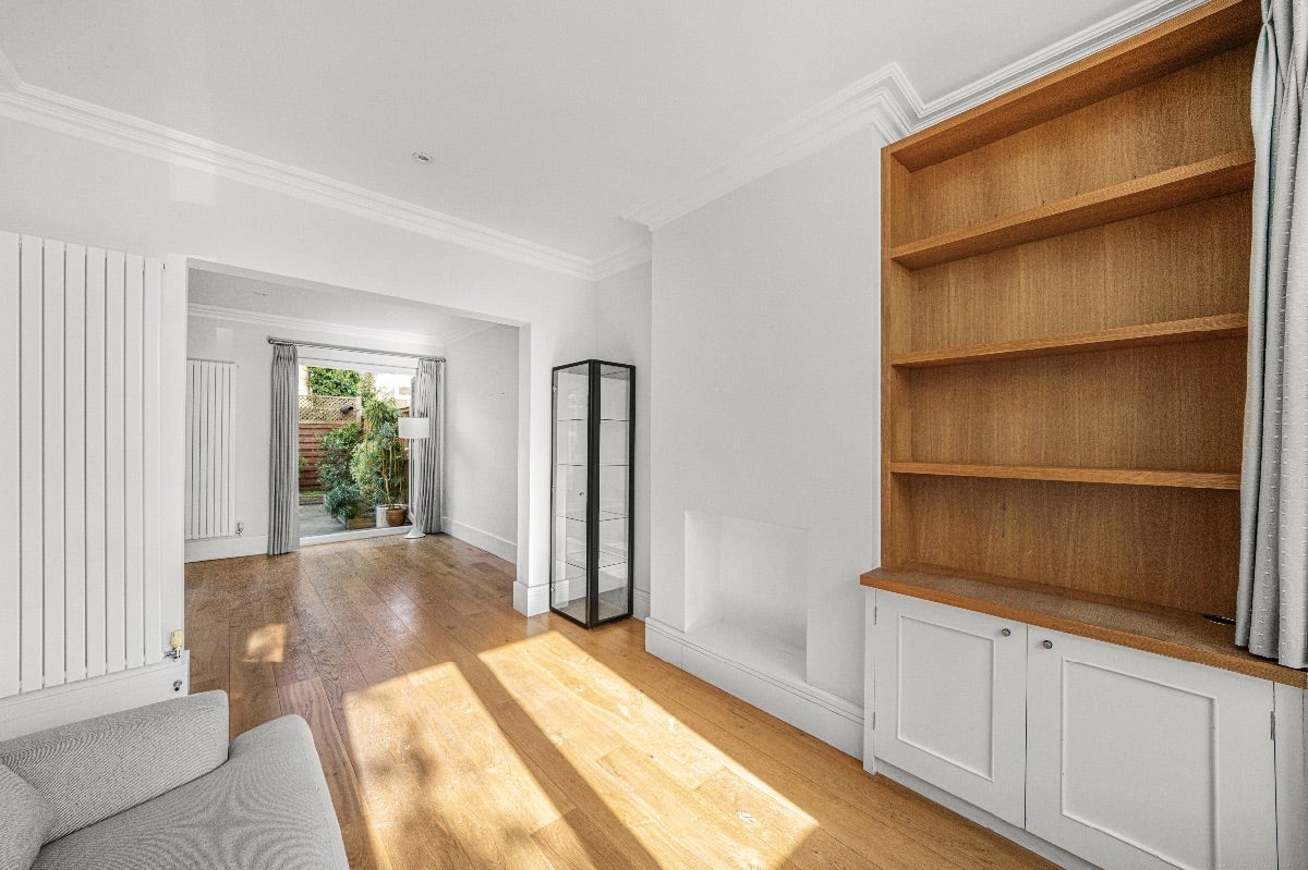House Rosslyn Avenue in Greater London