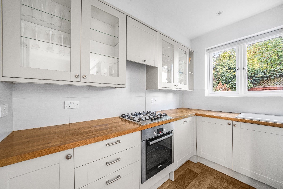 House Rosslyn Avenue in Greater London