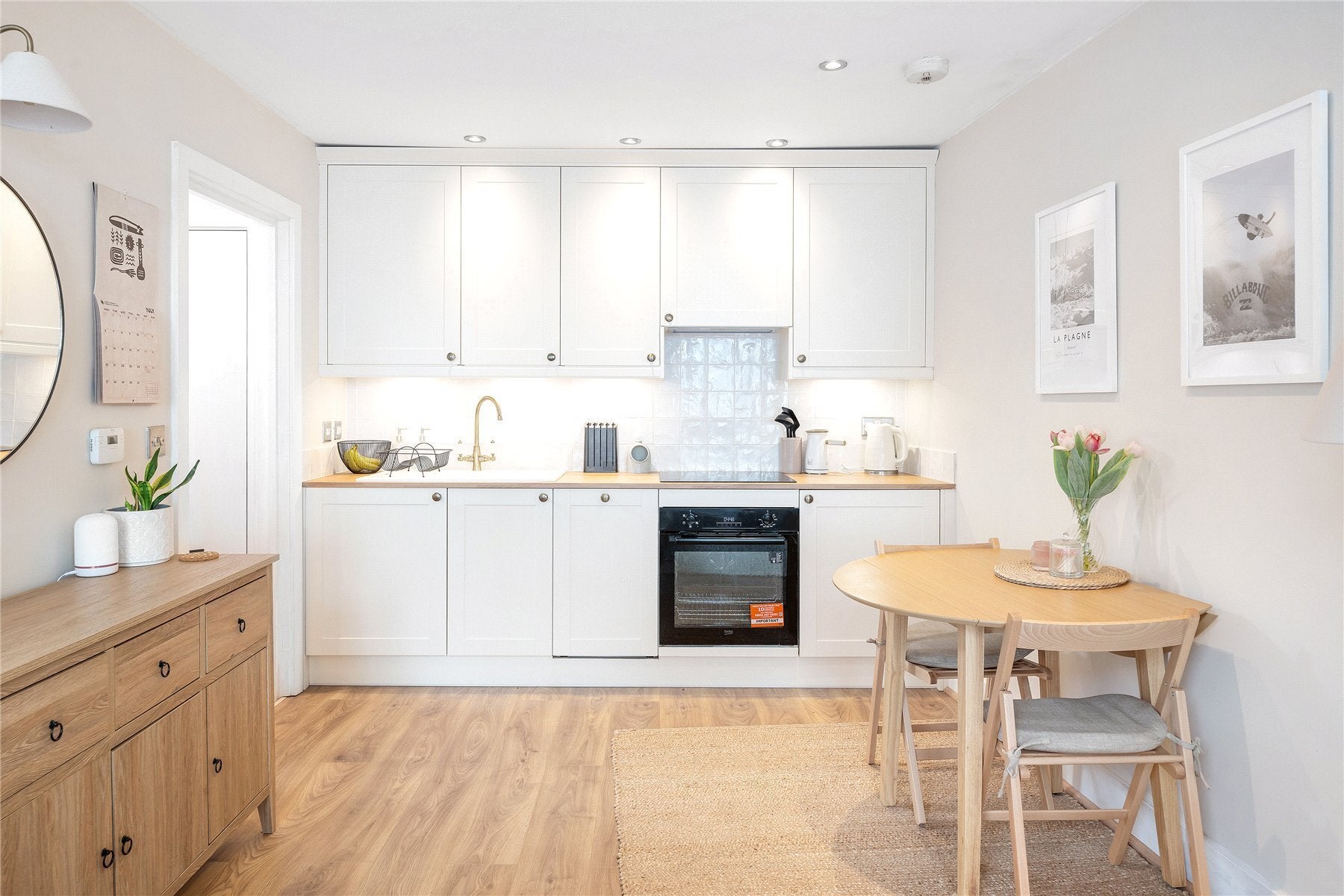 Flat Dalyell Road in Greater London