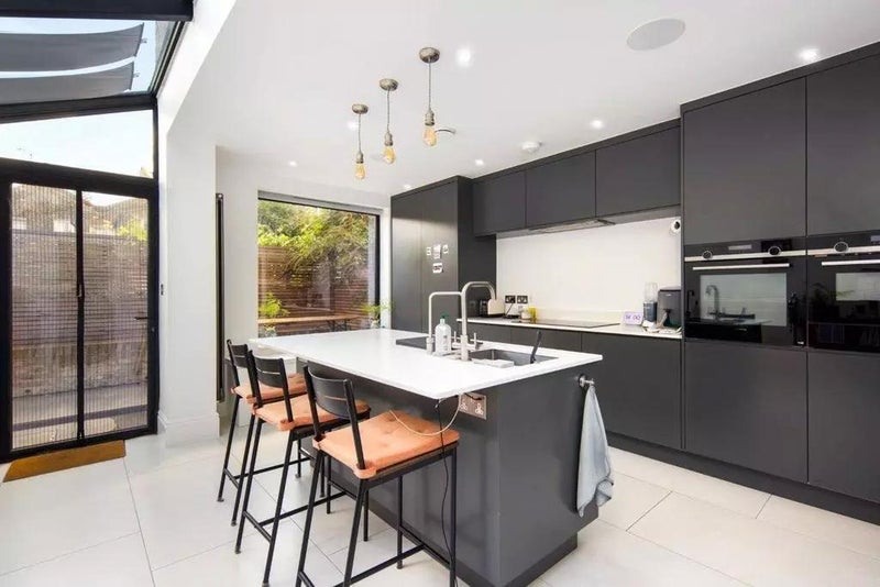 Room Strahan Road in Greater London