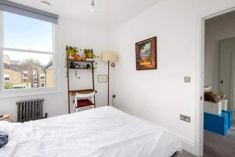 Room Strahan Road in Greater London