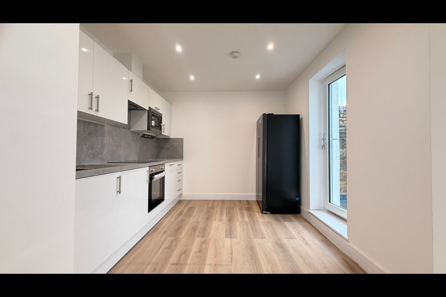 Flat Hinton Road in Greater London